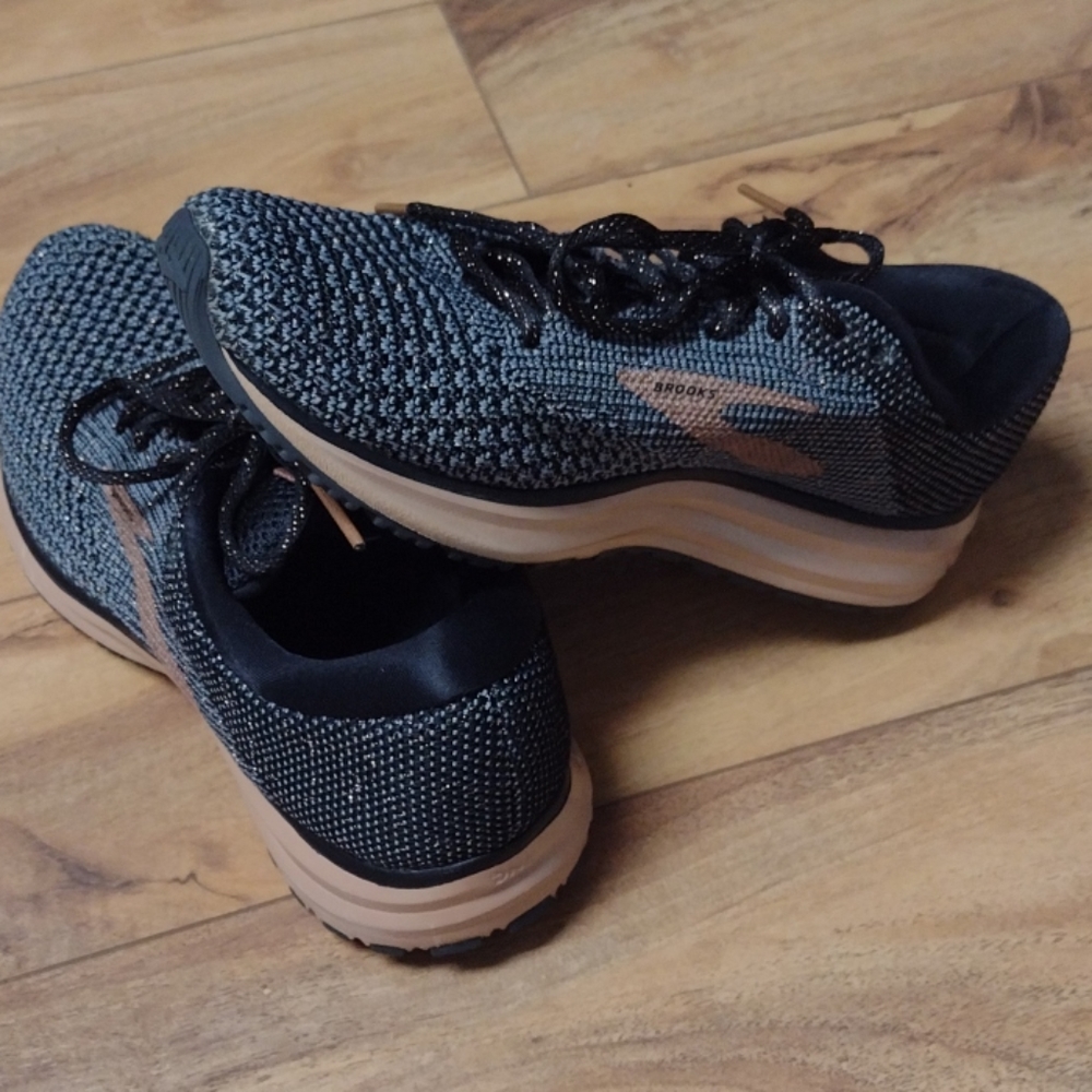 Brooks Revel 2 Running Shoes size 8